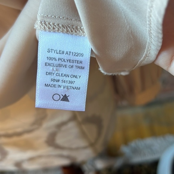 ***WORN TWICE*** ASTR the Label -- Ida Blouse in‎ Vintage Cream - Picture 8 of 10